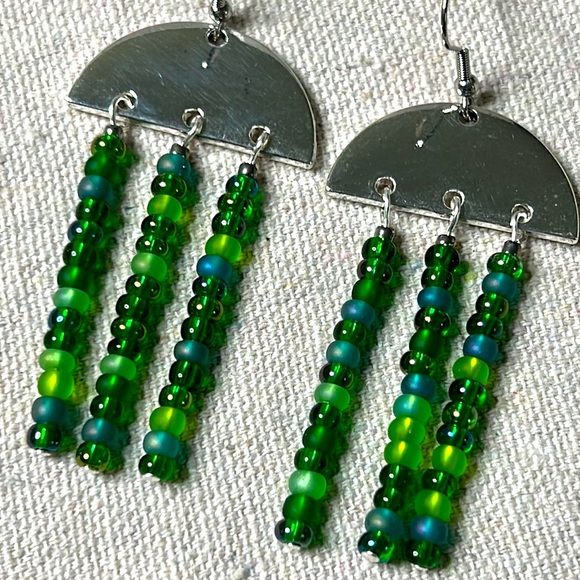 Green Contemporary Earrings. - Picture 2 of 3